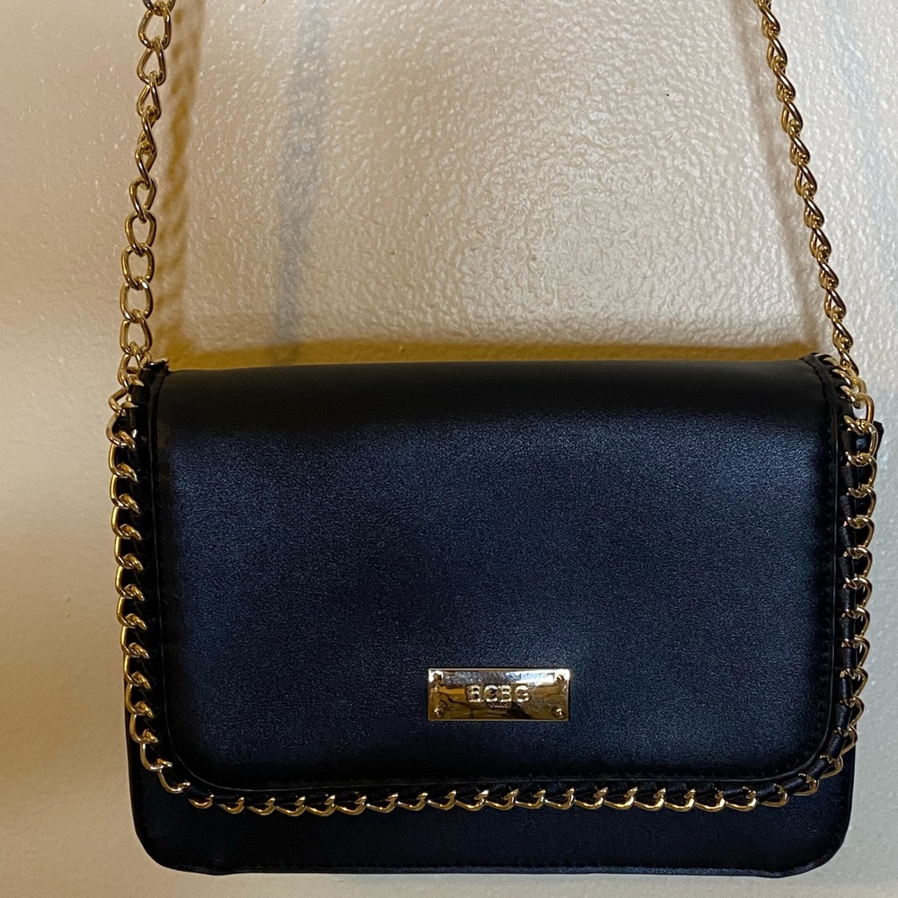BCBG CROSSBODY PURSE/BAG
